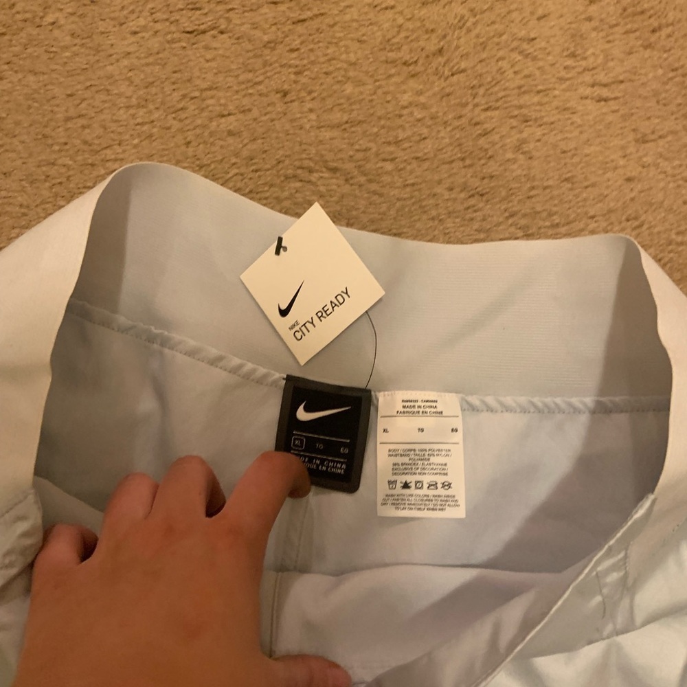 Nike Women's City Ready 2-in-1 Shorts NWT XL silver active streetwear fall - Picture 3 of 12